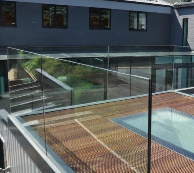 K&Kglass toughened laminated balustrade supplied with Sentryglas®  SGP structural interlayer